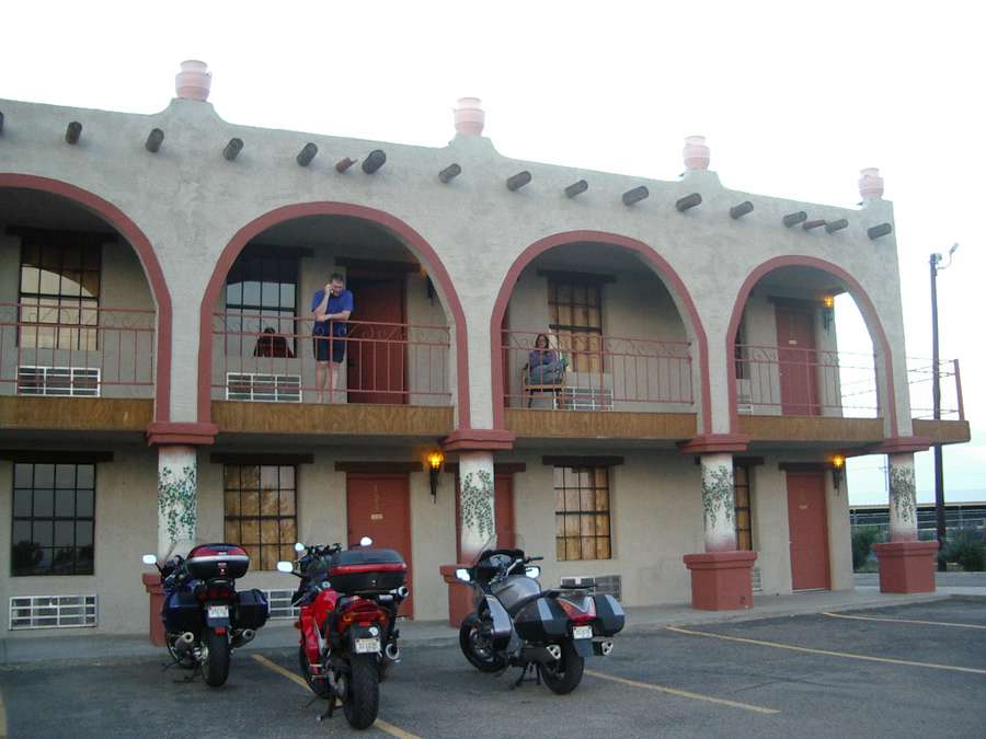 TheBigTexanMotel.jpg