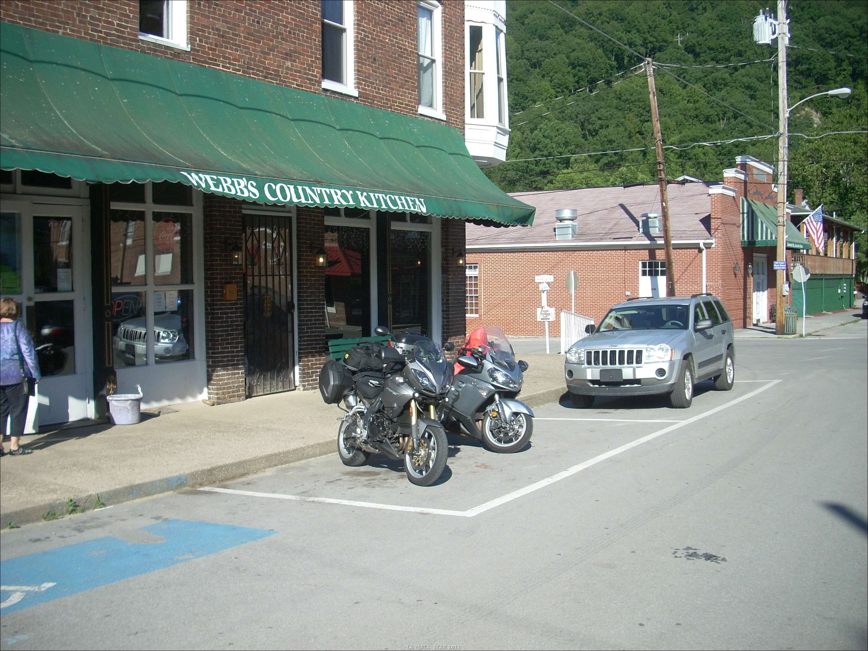 webbscountrtykitchen.jpg
