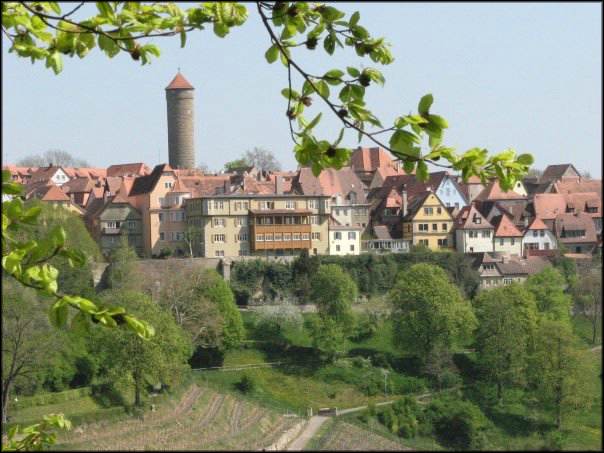 Rothenburg_ob_der_Tauber_from_the_Castle_garden.jpg