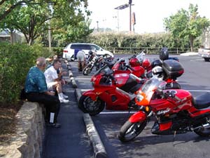 ParkingAtMotelThb.JPG 300x225
