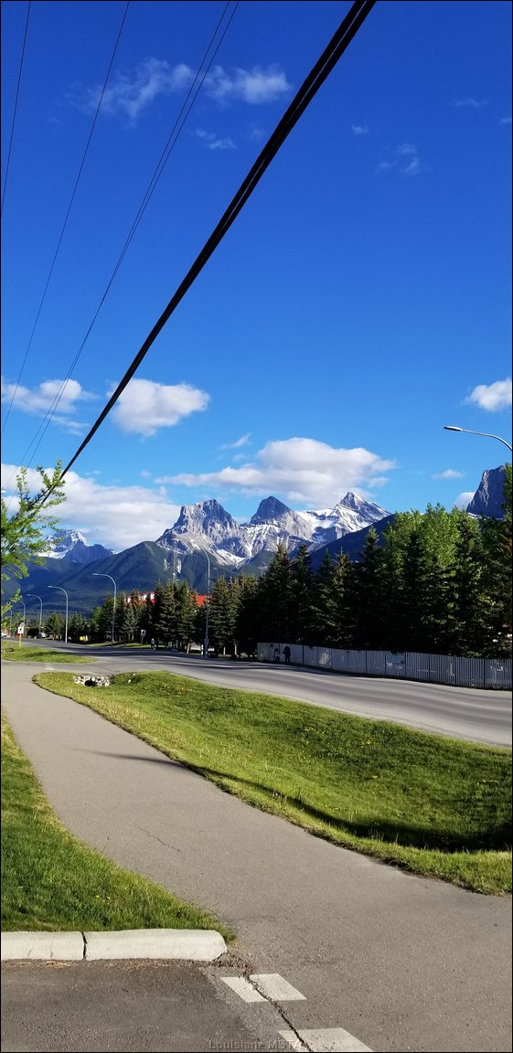 OutSide_Motel_Canmore_AB.jpg