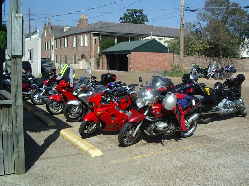 bikesatthepigout.jpg